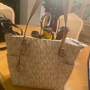 Michael Kors tote